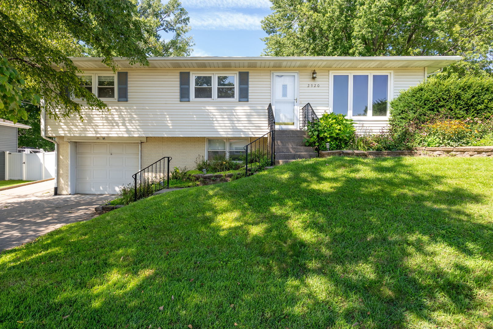 2920 Cambridge Drive Property Photo 1