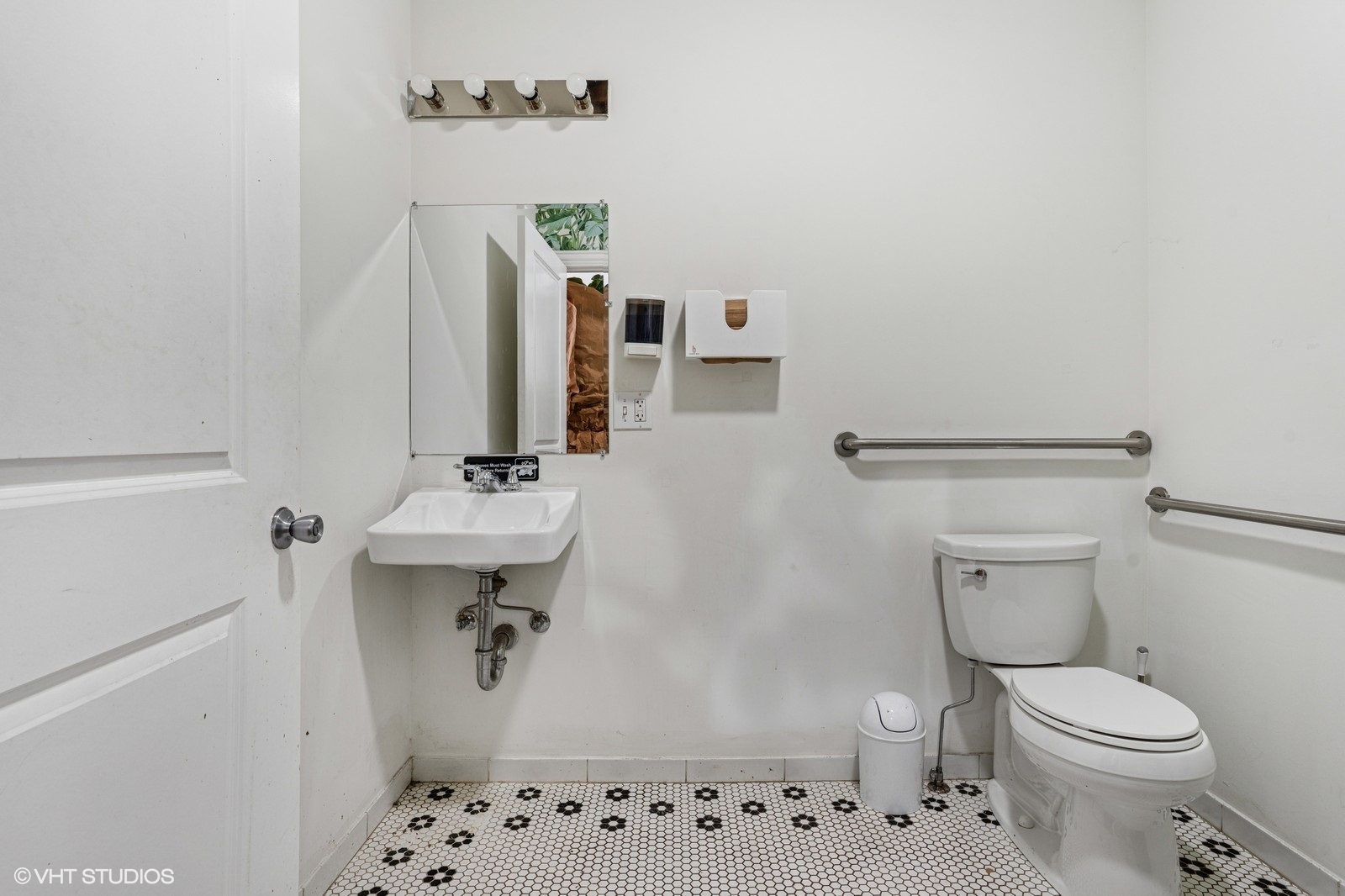 2321 W North Avenue Property Photo 12