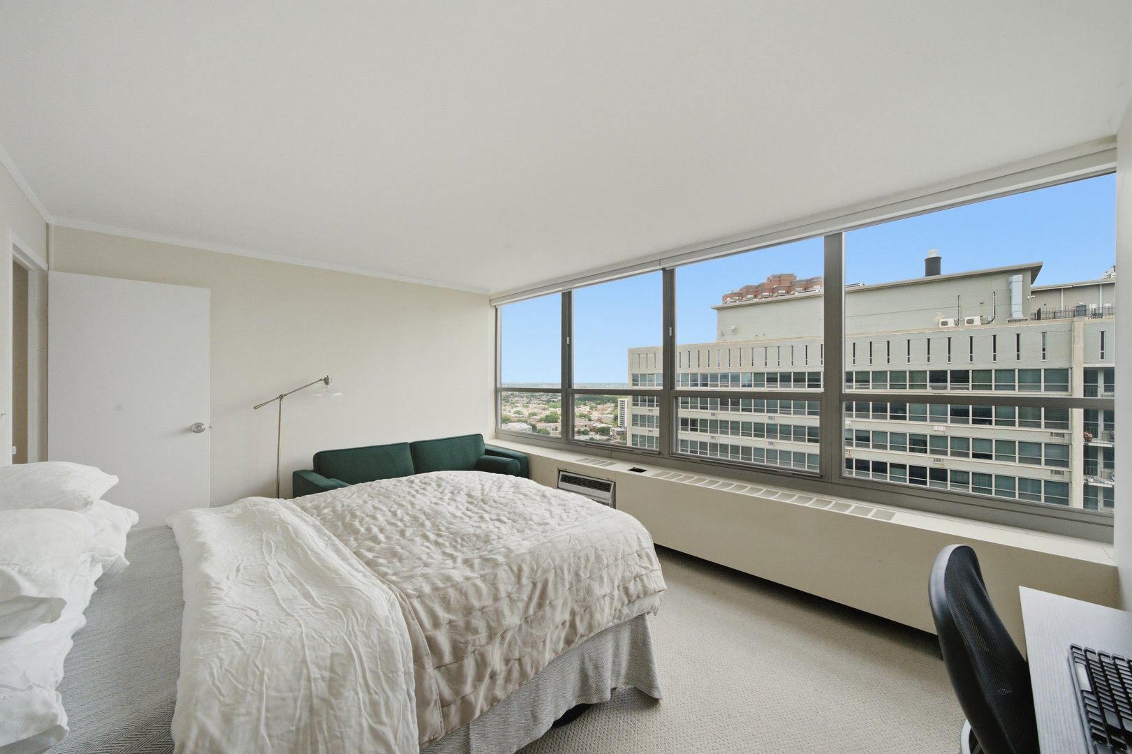 3550 N Lake Shore Drive 2707 Property Photo 14