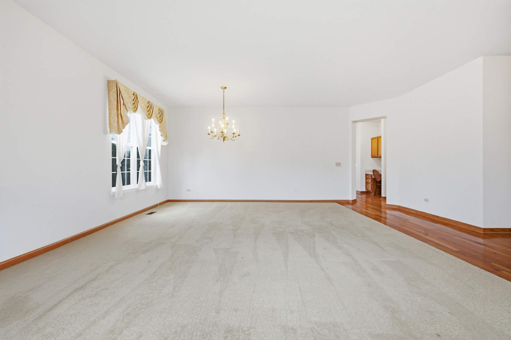 623 Saugatuk Circle Property Photo 4