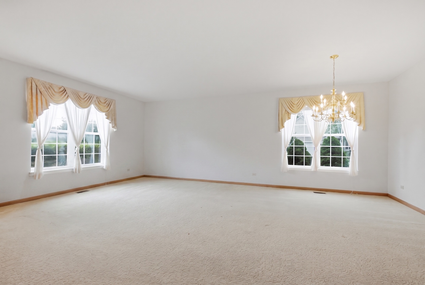 623 Saugatuk Circle Property Photo 5