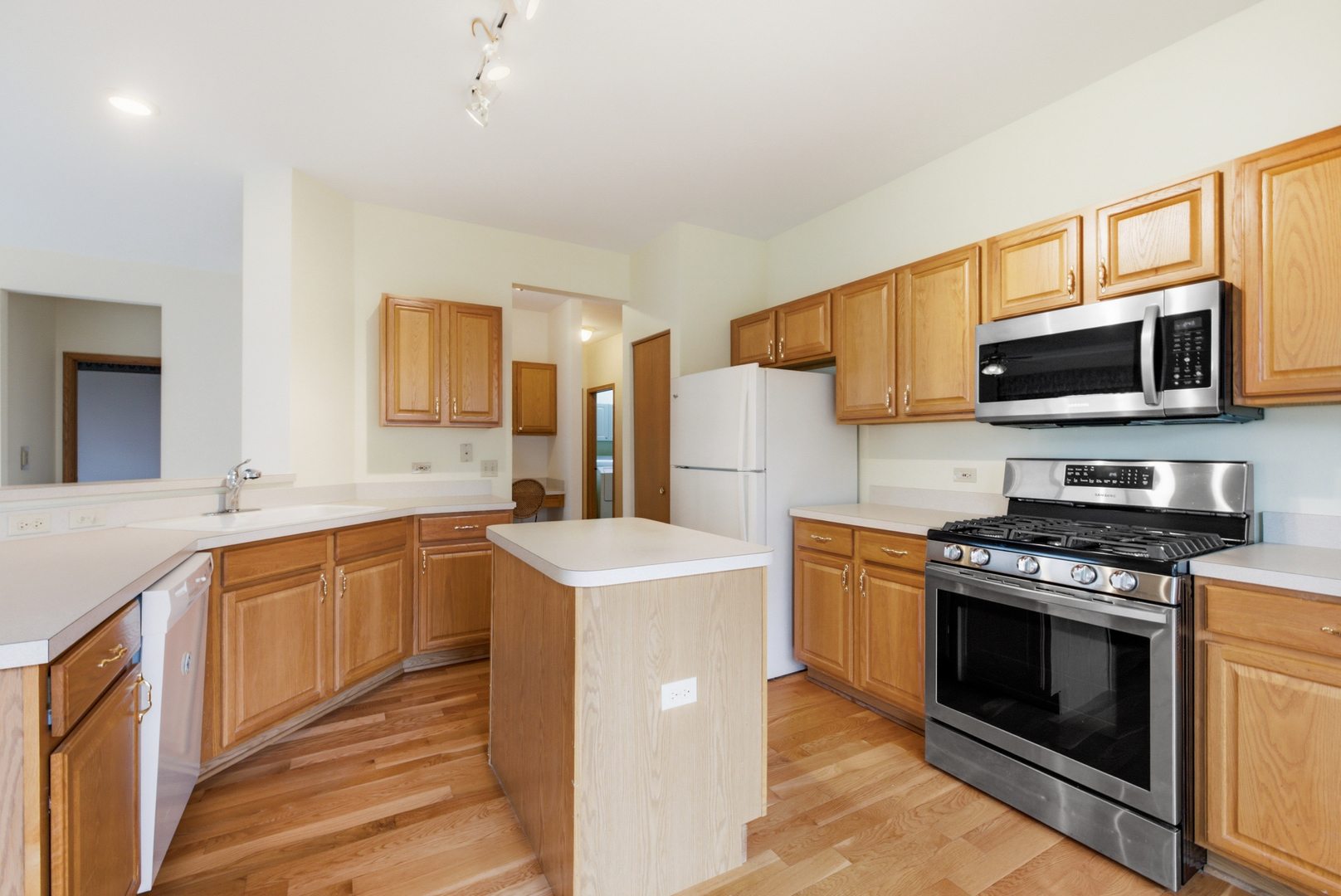 623 Saugatuk Circle Property Photo 6