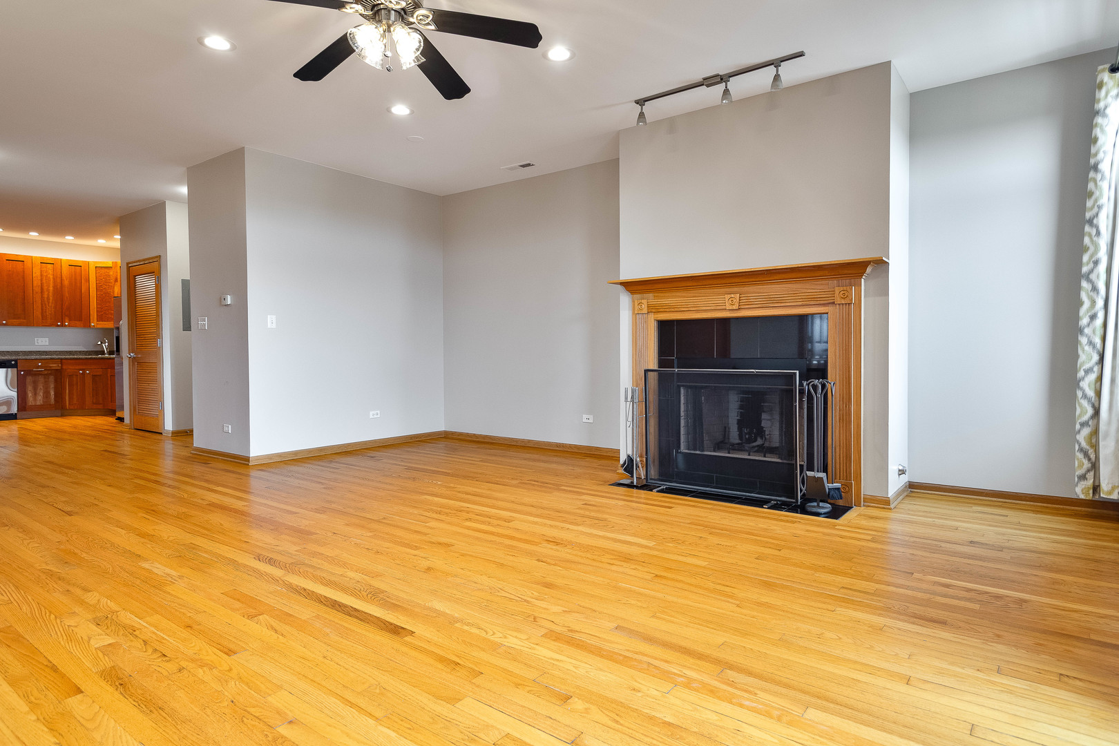 641 E Pershing Avenue 301 Property Photo 3