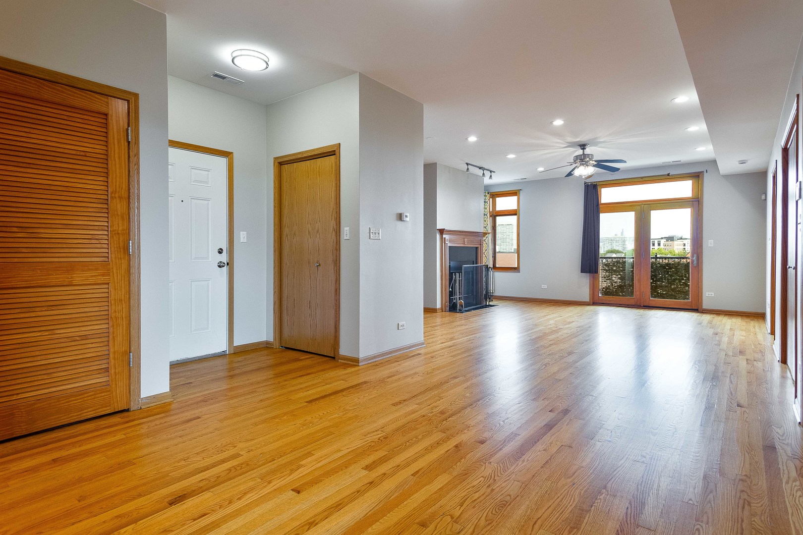 641 E Pershing Avenue 301 Property Photo 4