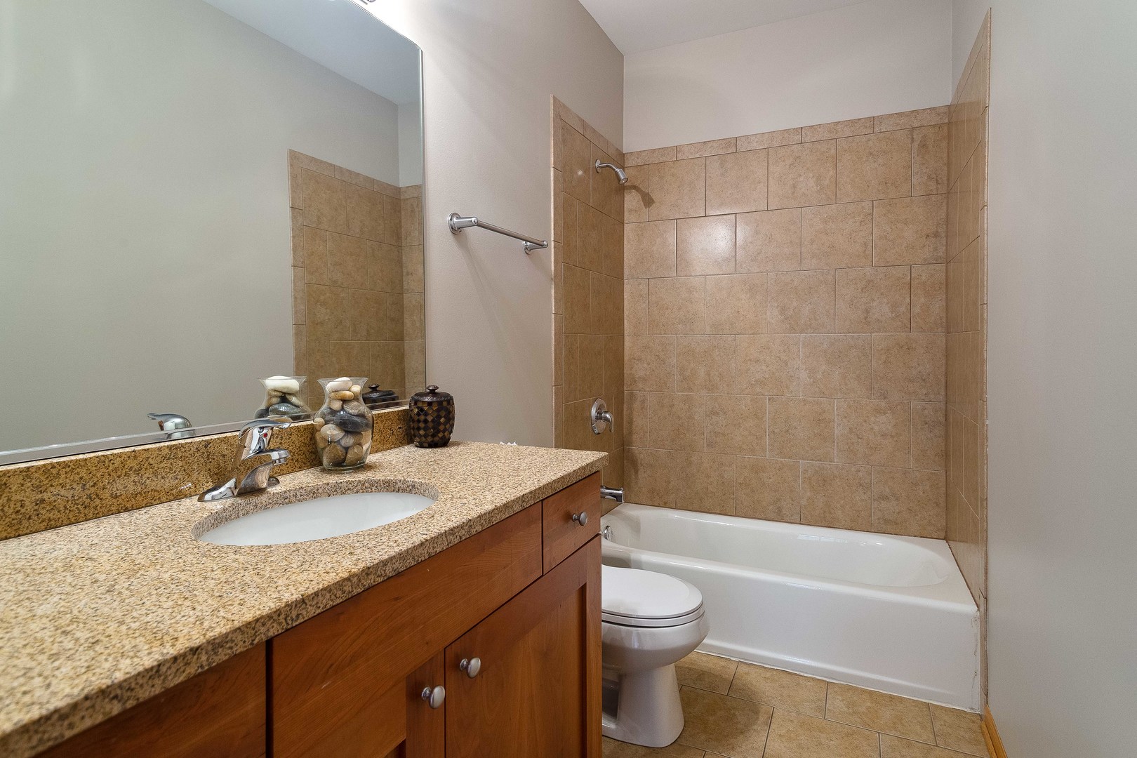 641 E Pershing Avenue 301 Property Photo 16