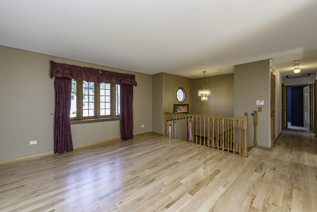 38484 N North Shore Avenue Property Photo 4