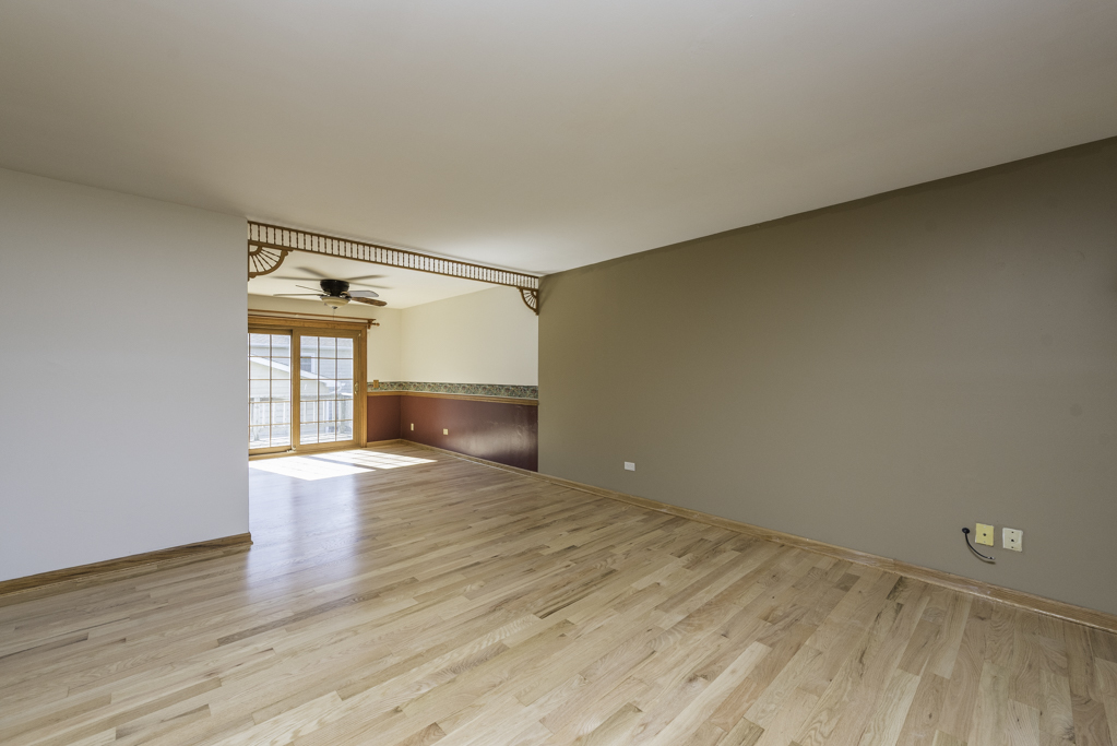 38484 N North Shore Avenue Property Photo 6