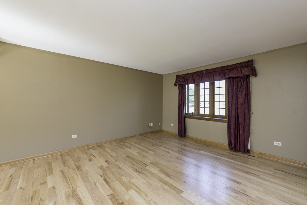 38484 N North Shore Avenue Property Photo 7