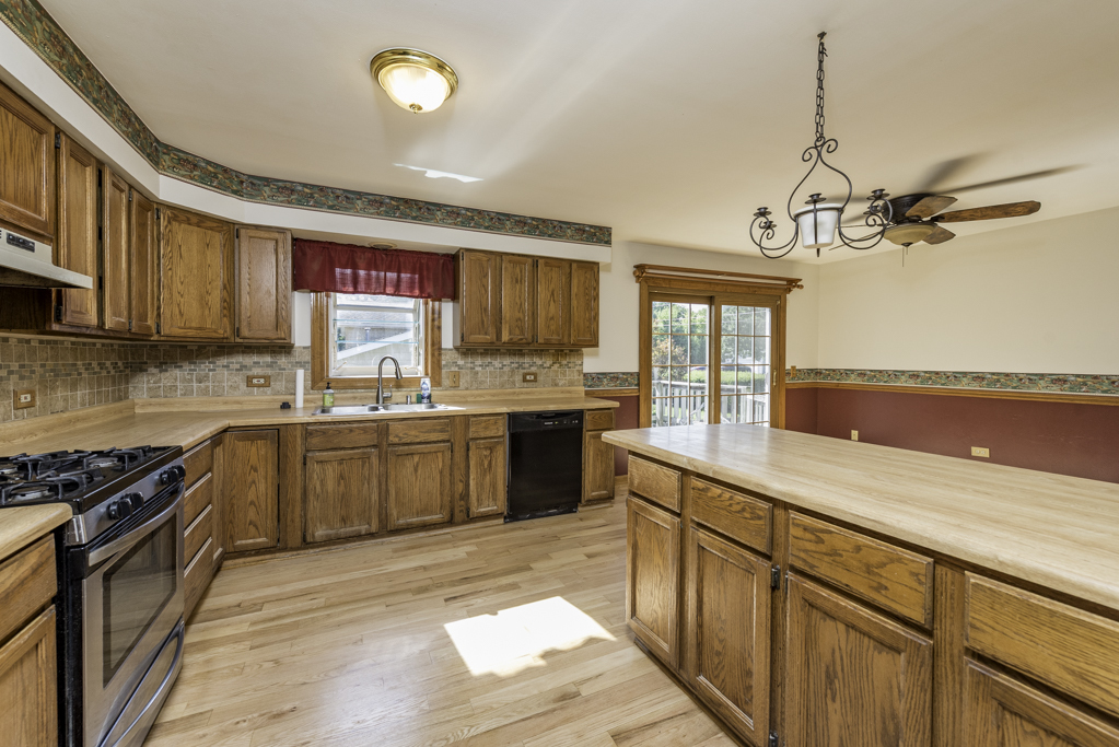 38484 N North Shore Avenue Property Photo 8