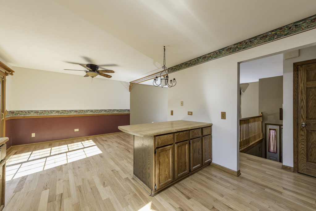 38484 N North Shore Avenue Property Photo 9