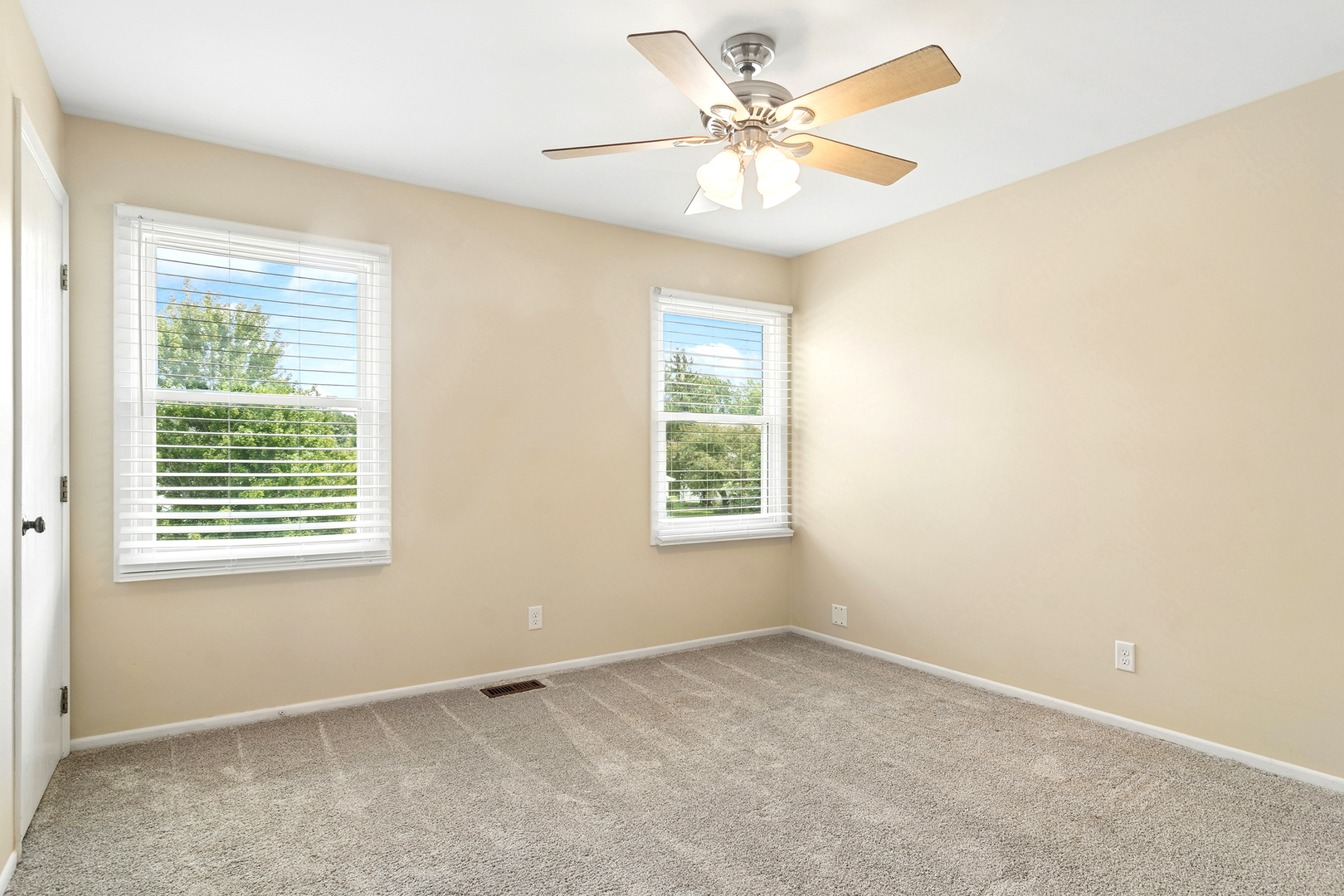 988 Newbury Drive Property Photo 18
