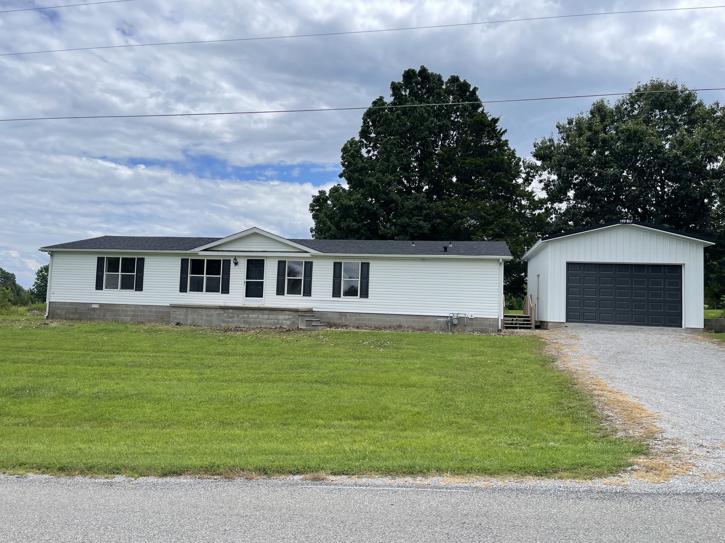 290 Friendship Loop Property Photo 1