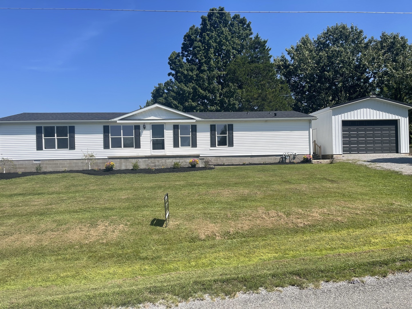 290 Friendship Loop Property Photo 1
