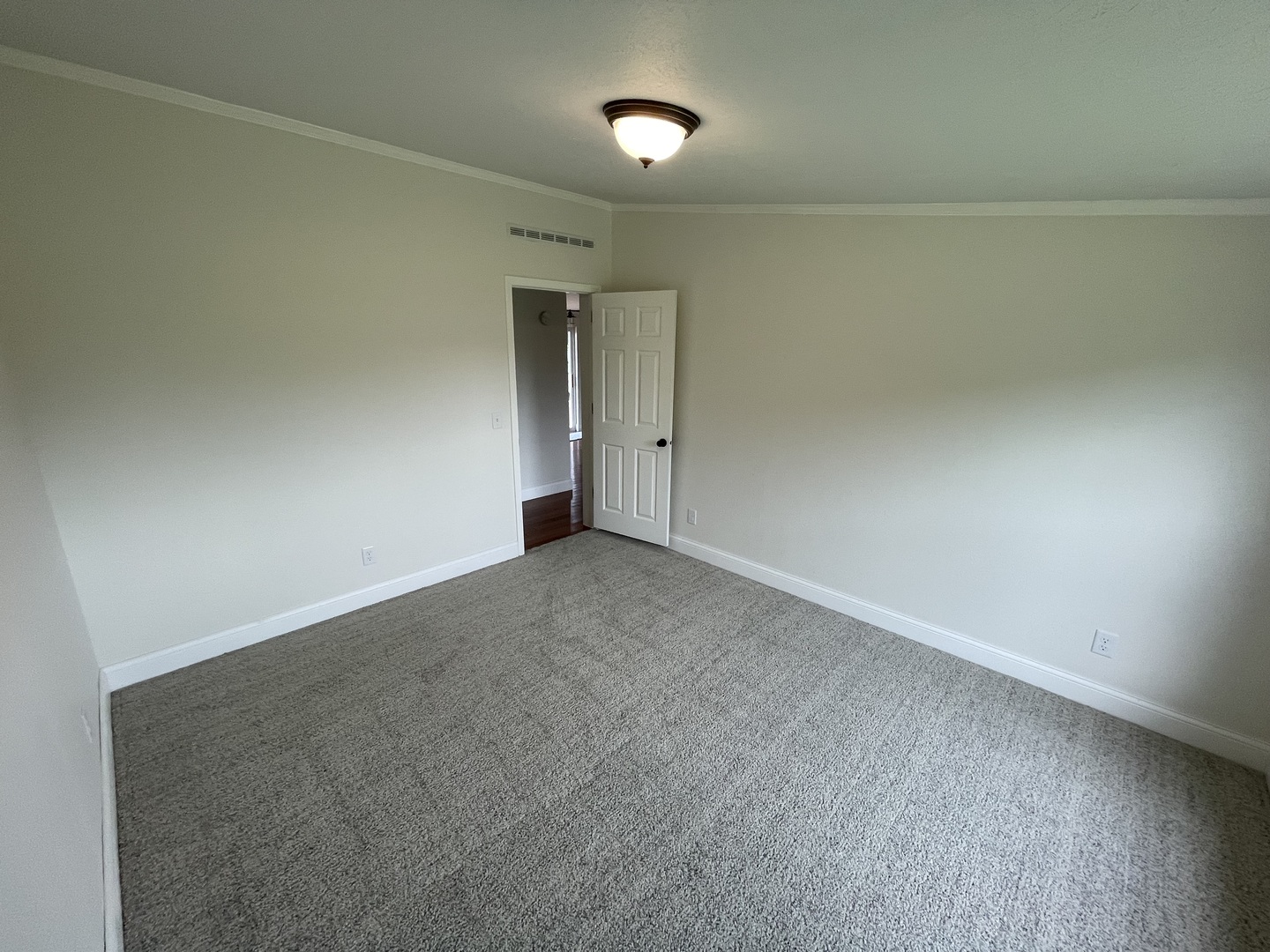 290 Friendship Loop Property Photo 8