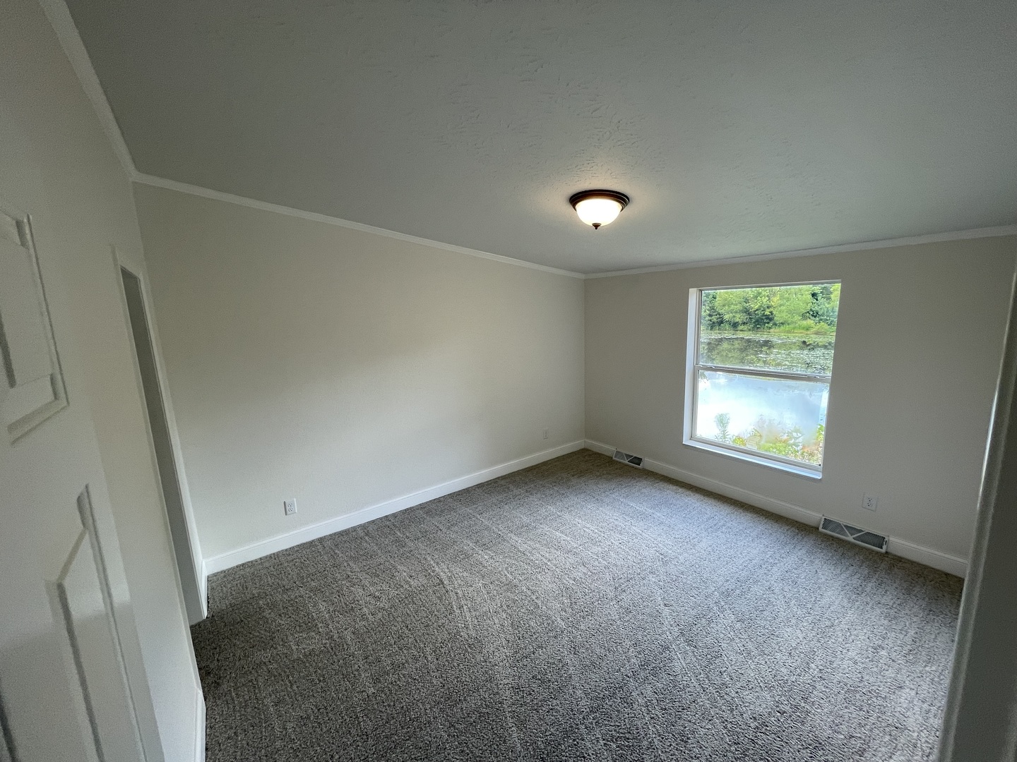 290 Friendship Loop Property Photo 11