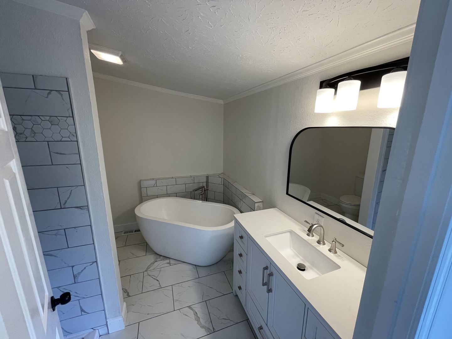290 Friendship Loop Property Photo 15