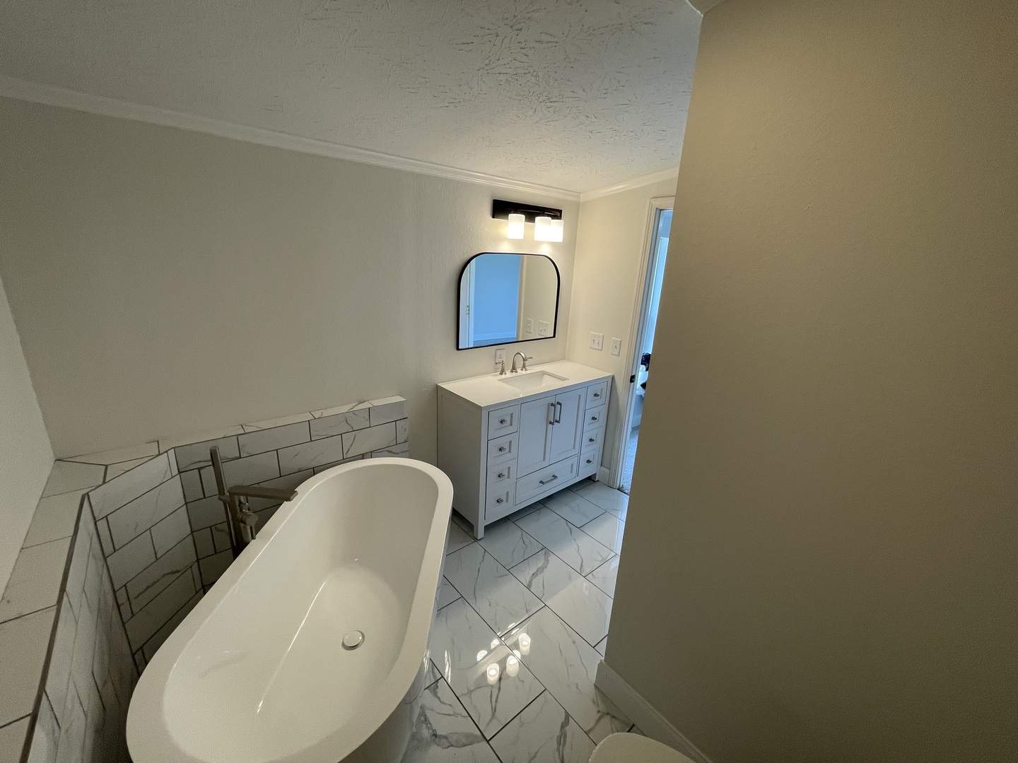 290 Friendship Loop Property Photo 17