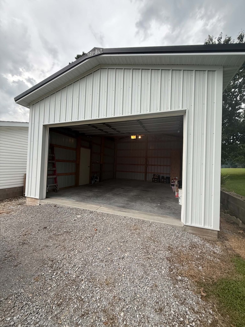 290 Friendship Loop Property Photo 18