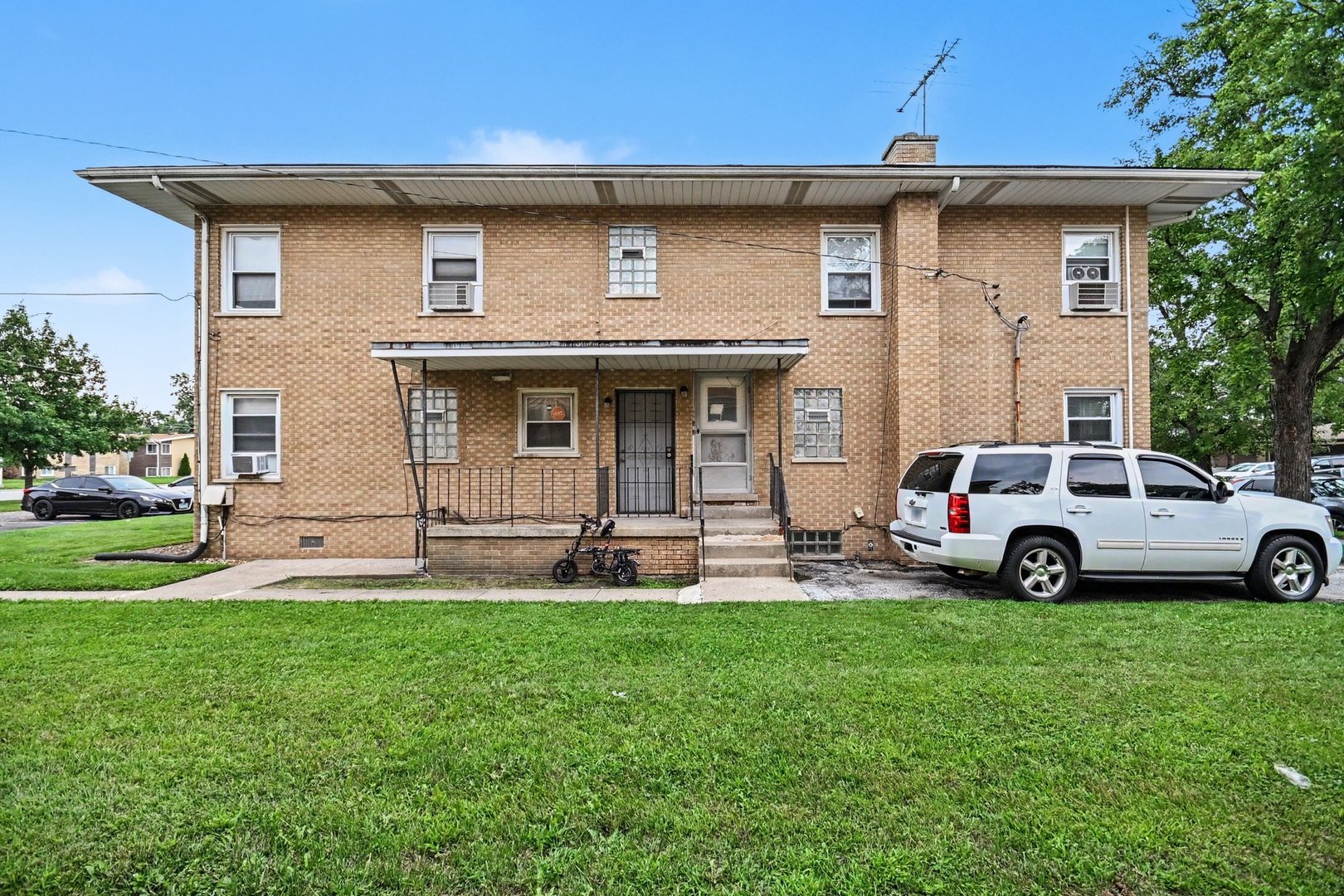 18408 Torrence Avenue Property Photo 2