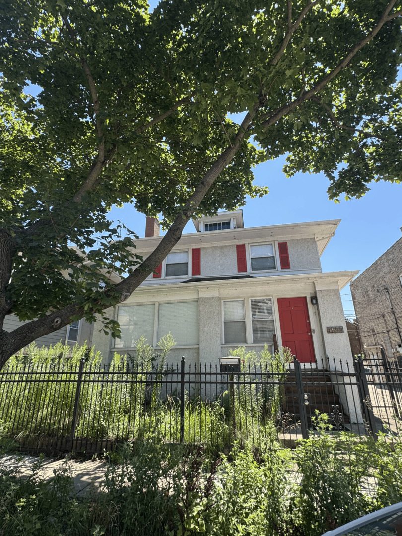 7555 N Rogers Avenue Property Photo 1