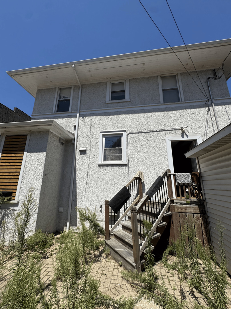 7555 N Rogers Avenue Property Photo 6