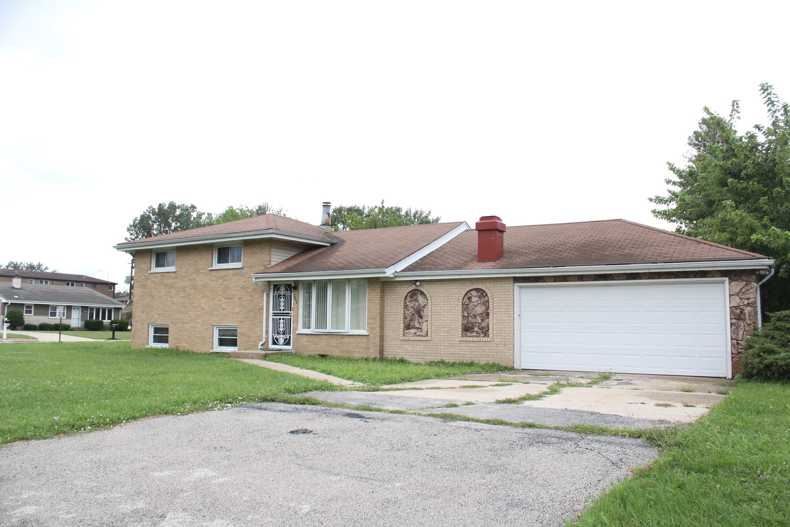 7902 W 77th Street Property Photo 2