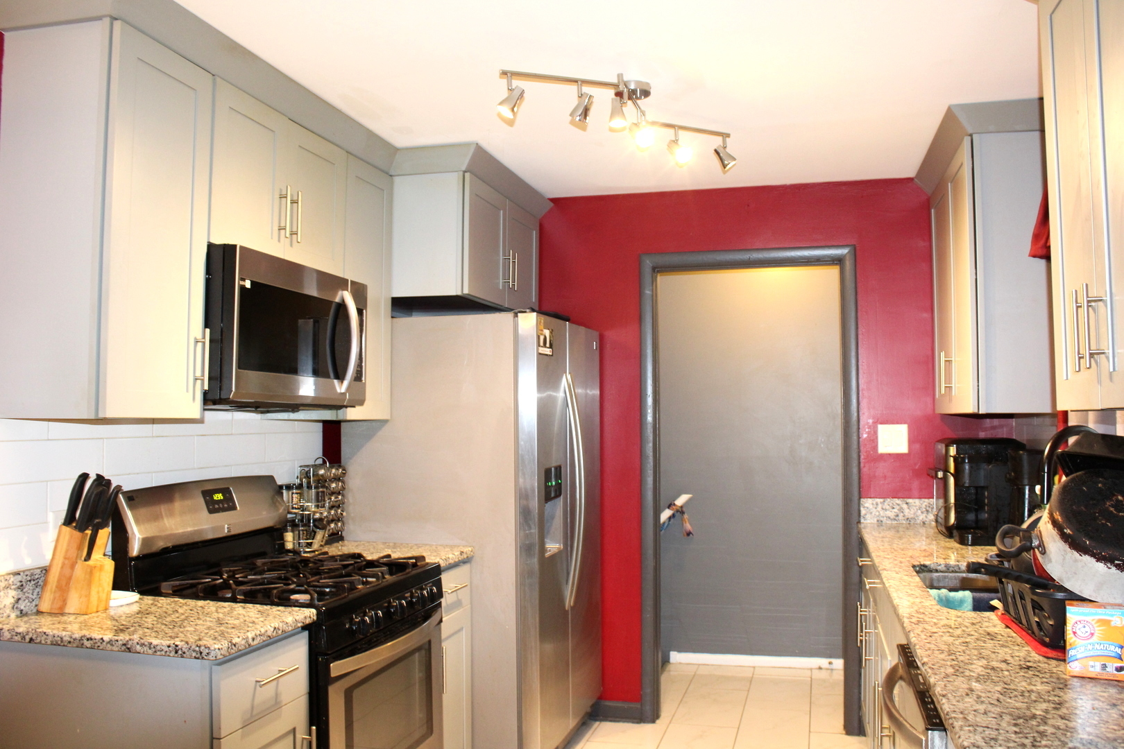 7902 W 77th Street Property Photo 6