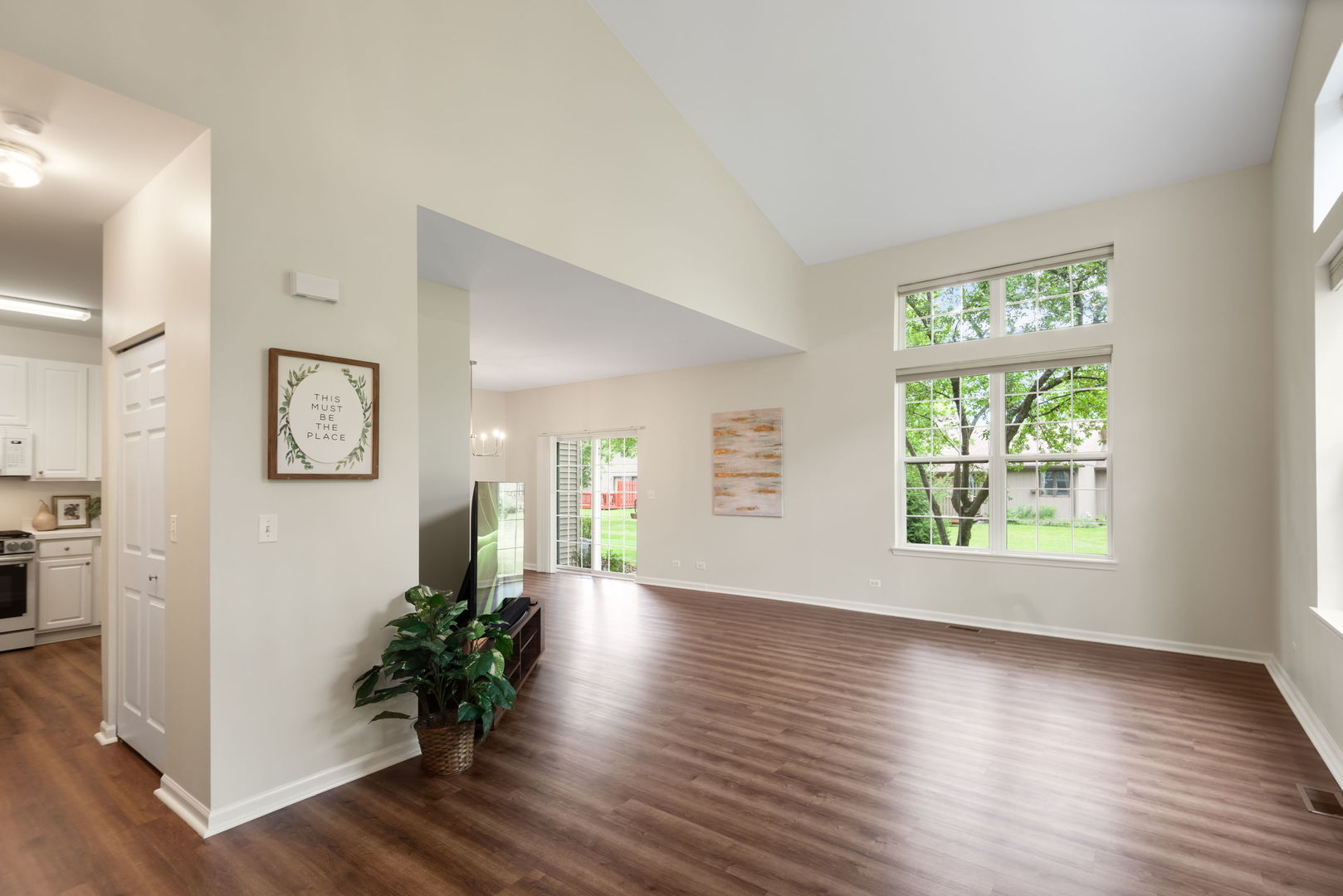 828 Amelia Court Property Photo 3