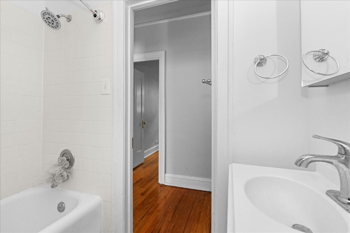 2348 W Addison Street D2 Property Photo 5