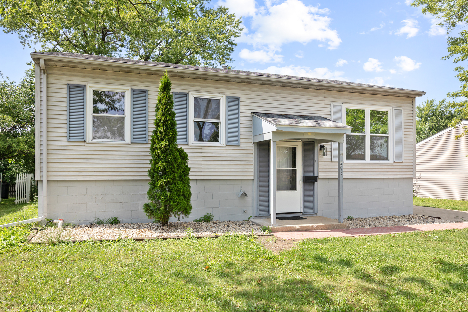 206 Ridge Circle Property Photo 1