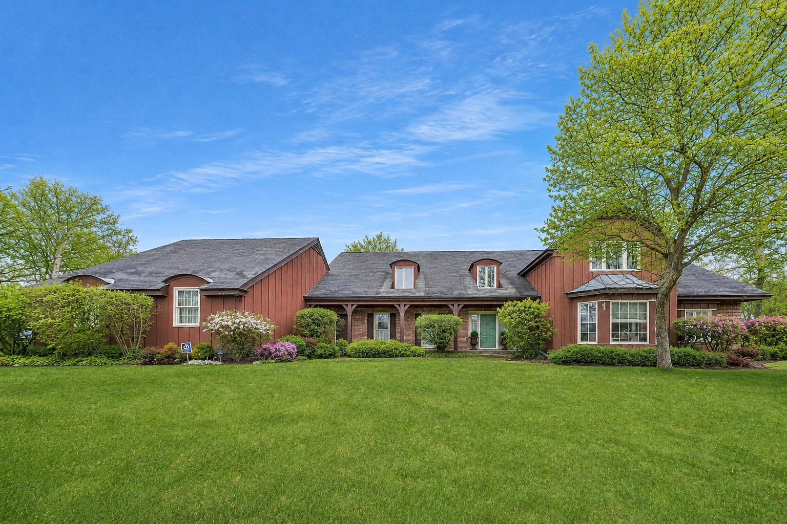 1135 Buttonwood Lane Property Photo 1