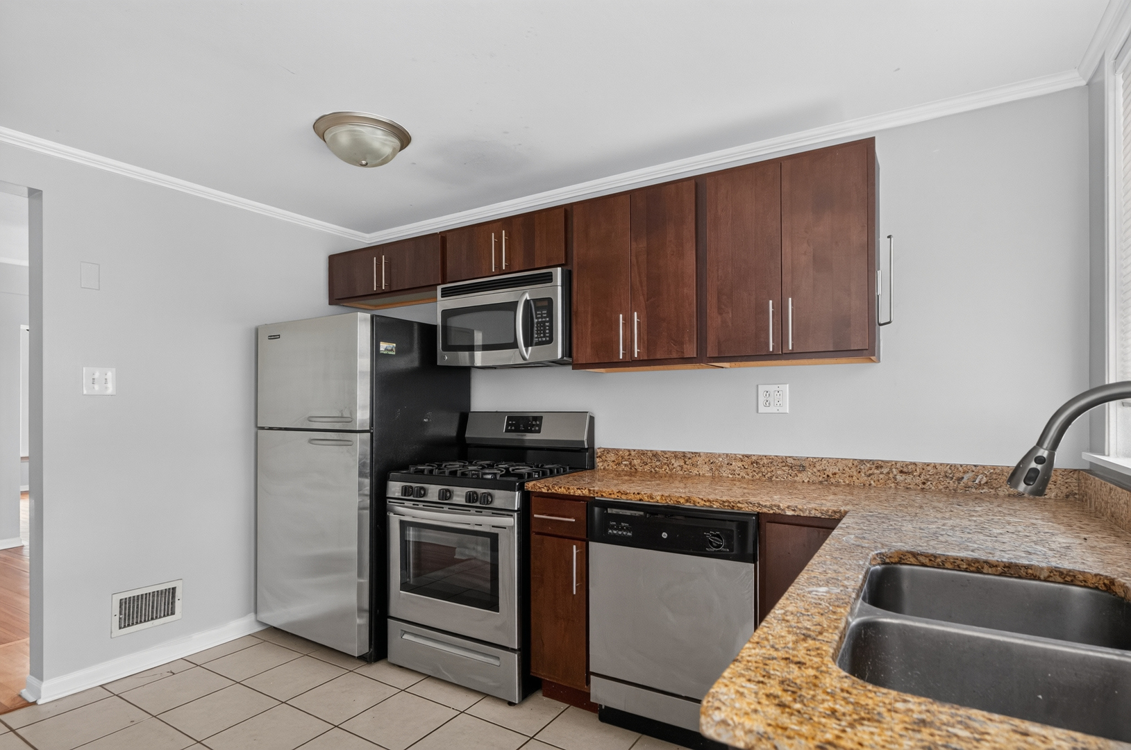 4122 N Kostner Avenue Property Photo 14