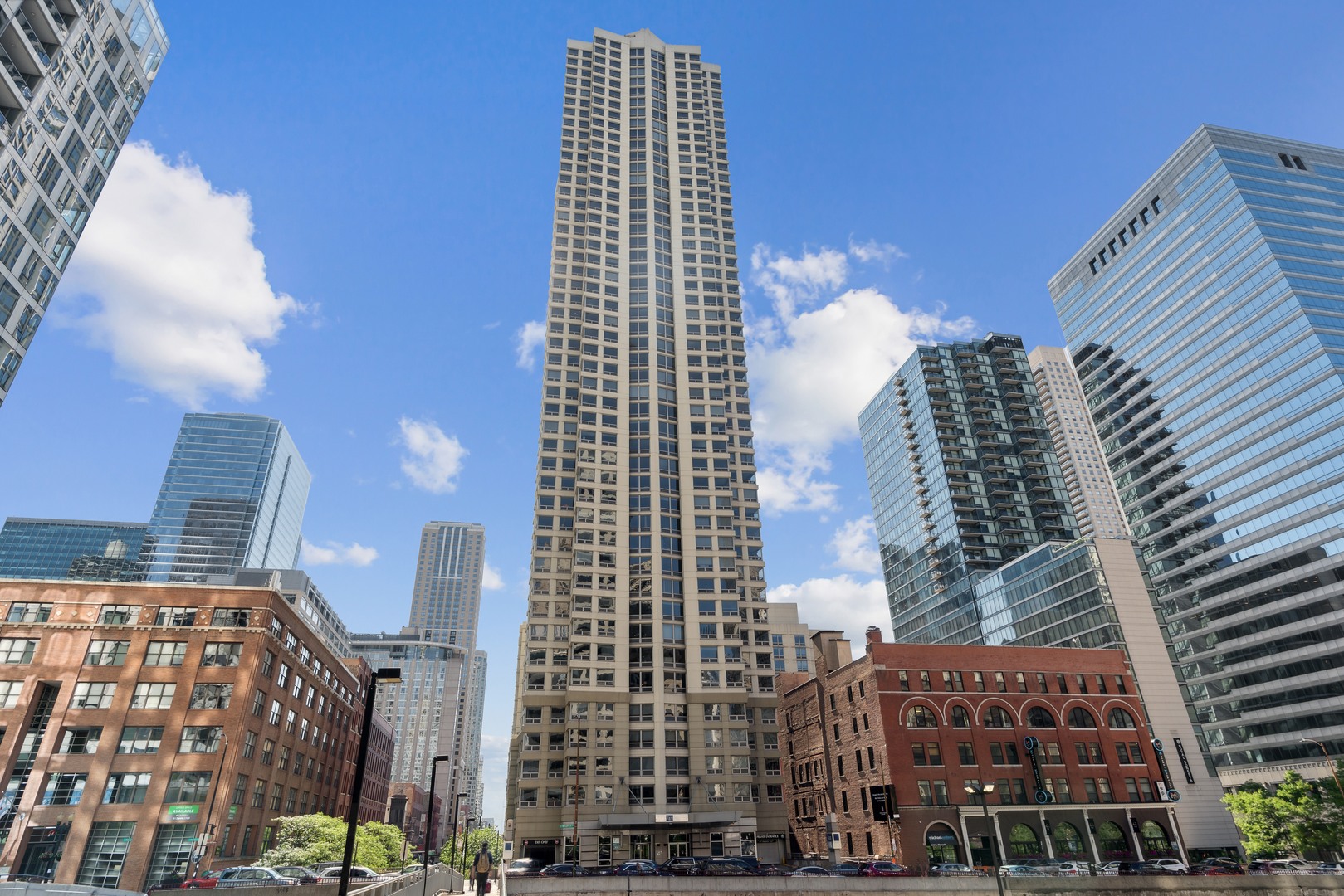 440 N WABASH Avenue 2704 Property Photo 1