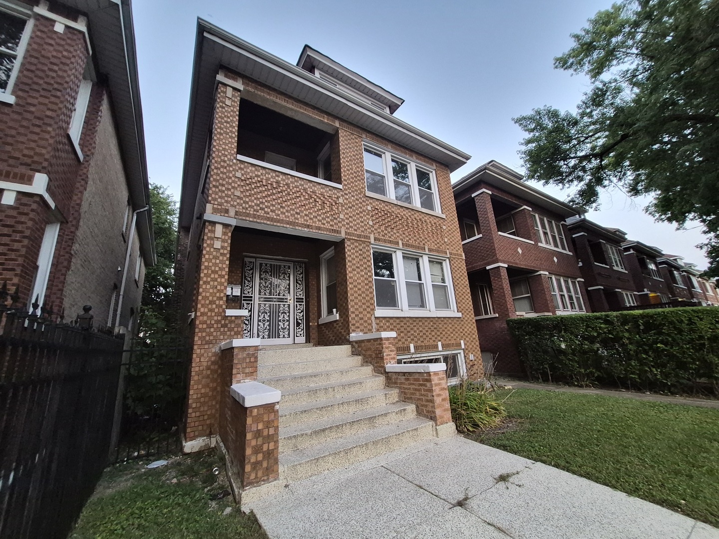 6807 S Talman Avenue Property Photo 1