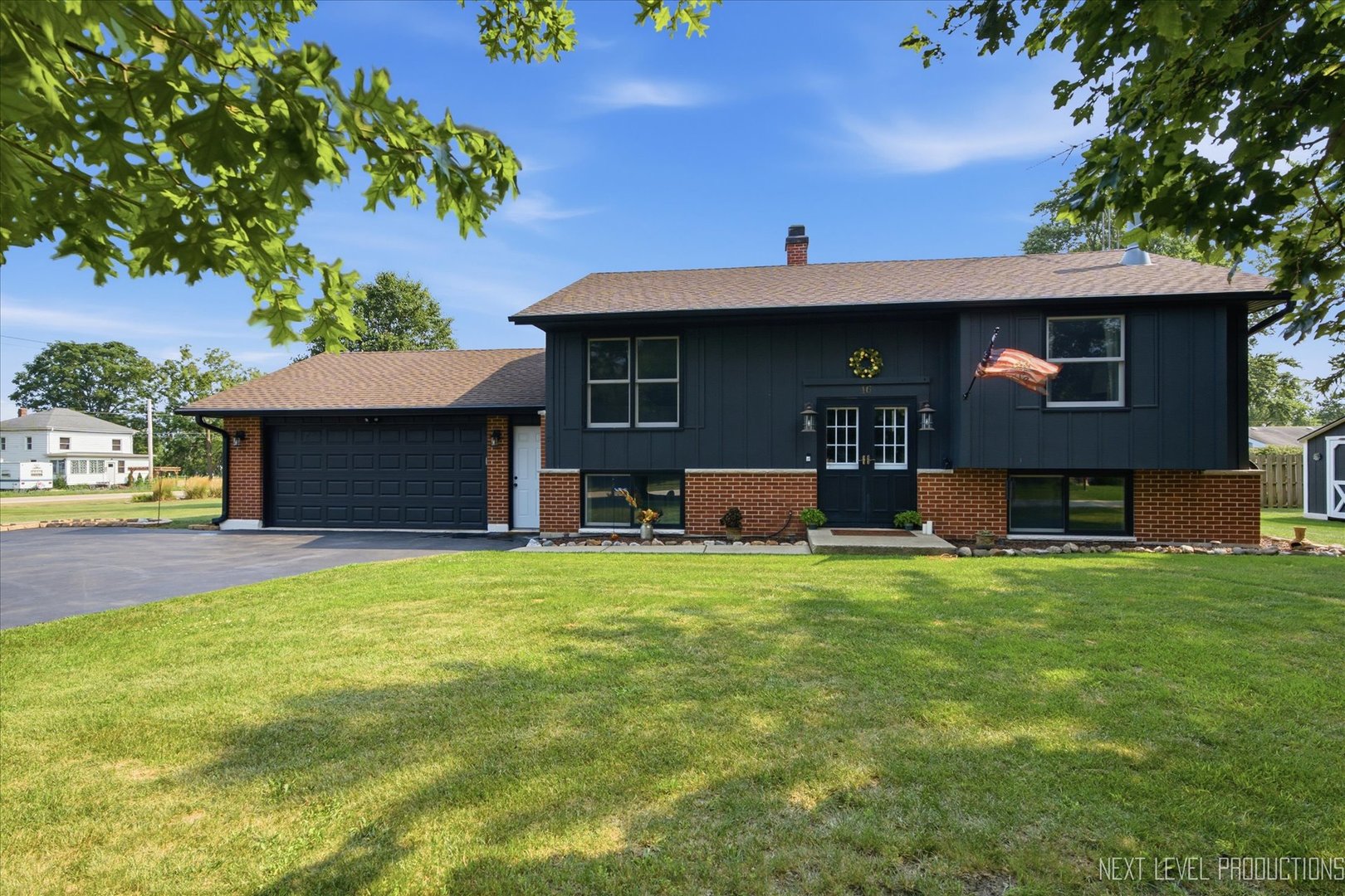 16 W Carol Avenue Property Photo 1