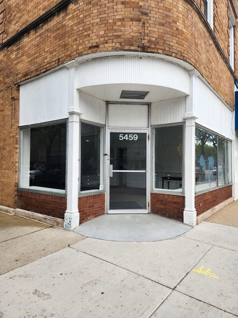 5459 N Broadway Street Property Photo 1