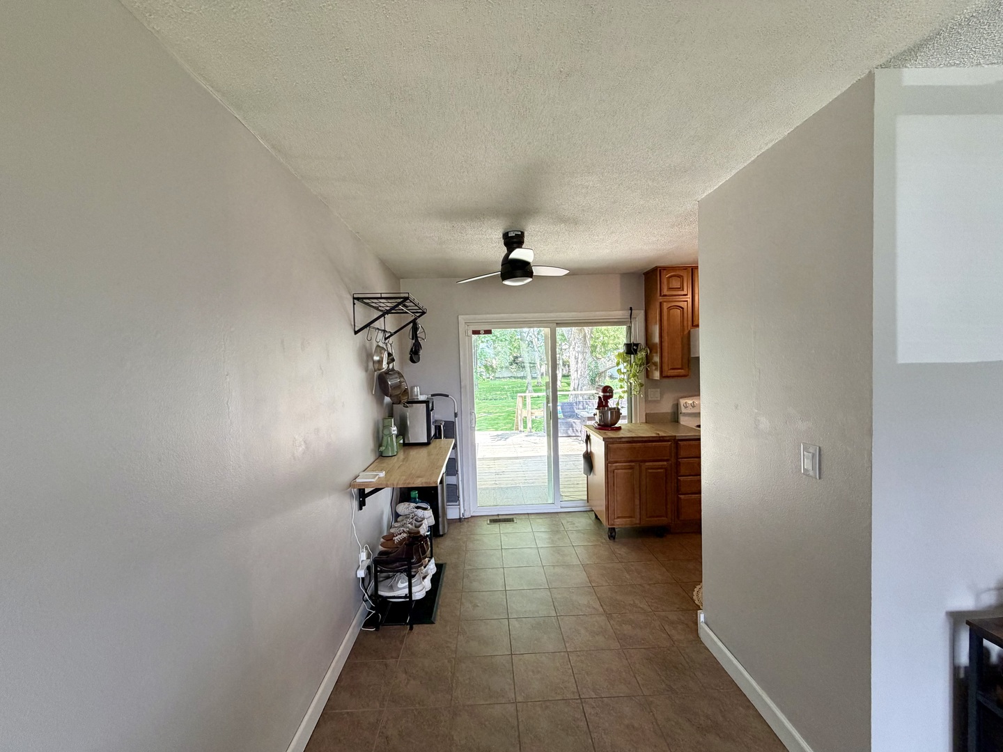 403 S Postlewaite Street Property Photo 6