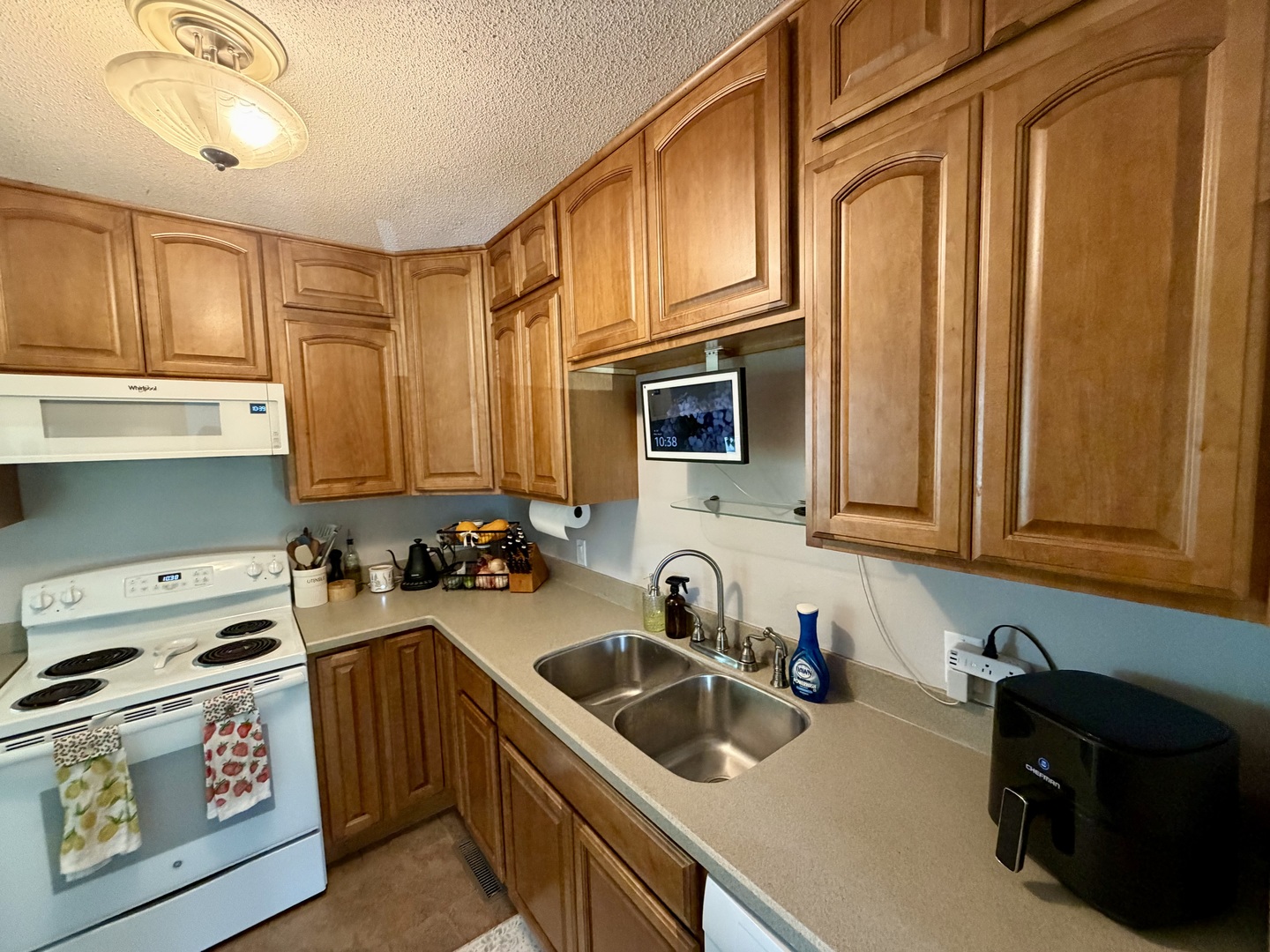 403 S Postlewaite Street Property Photo 8