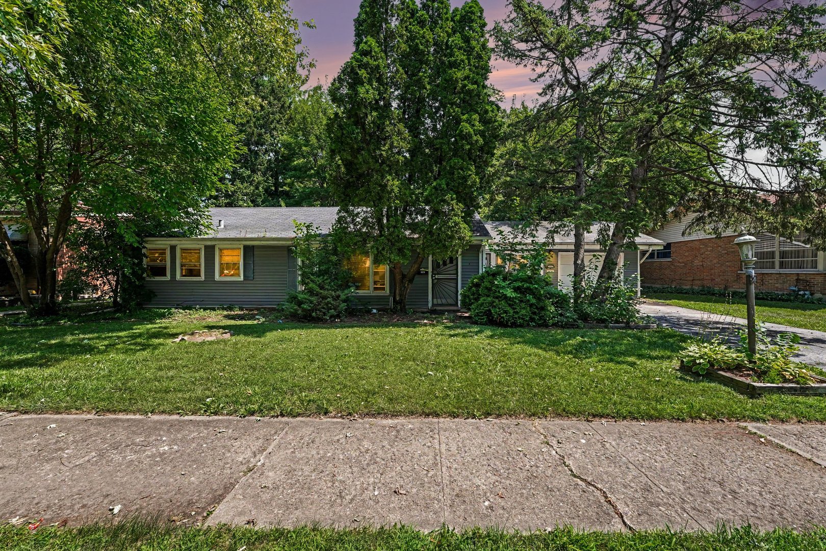 14827 State Street Property Photo 2