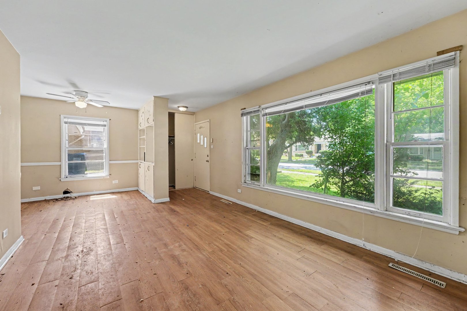 14827 State Street Property Photo 4