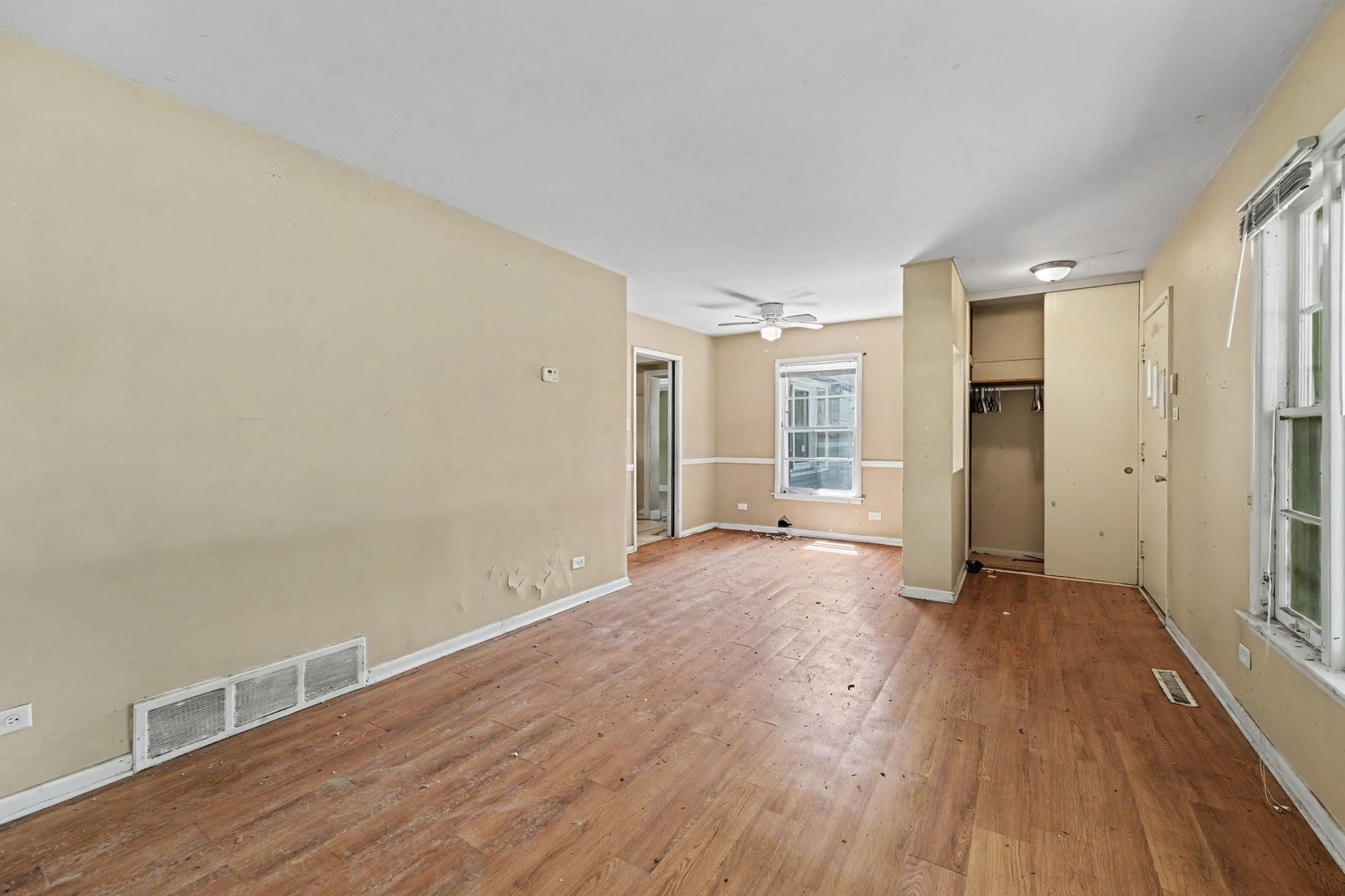 14827 State Street Property Photo 5