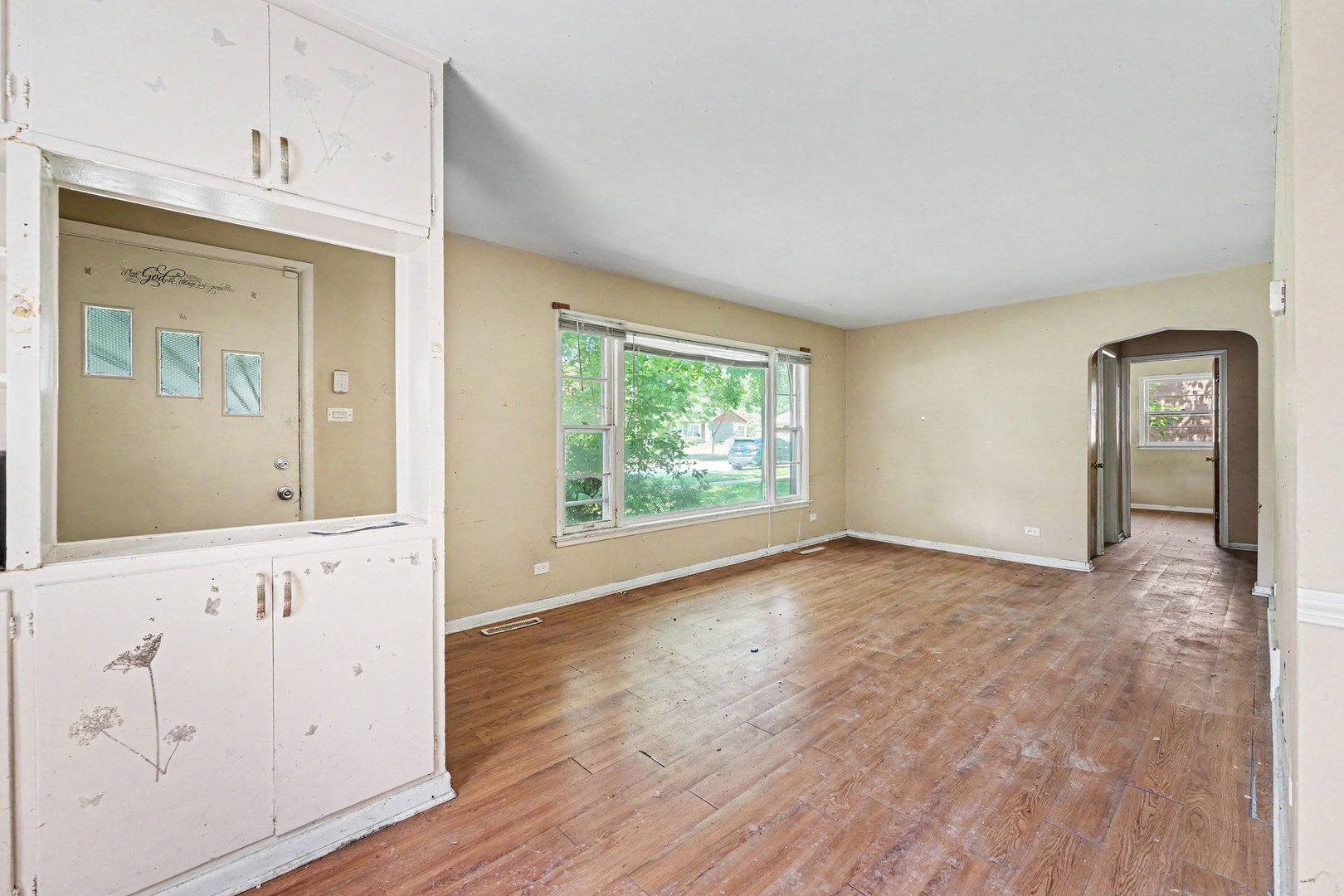 14827 State Street Property Photo 6