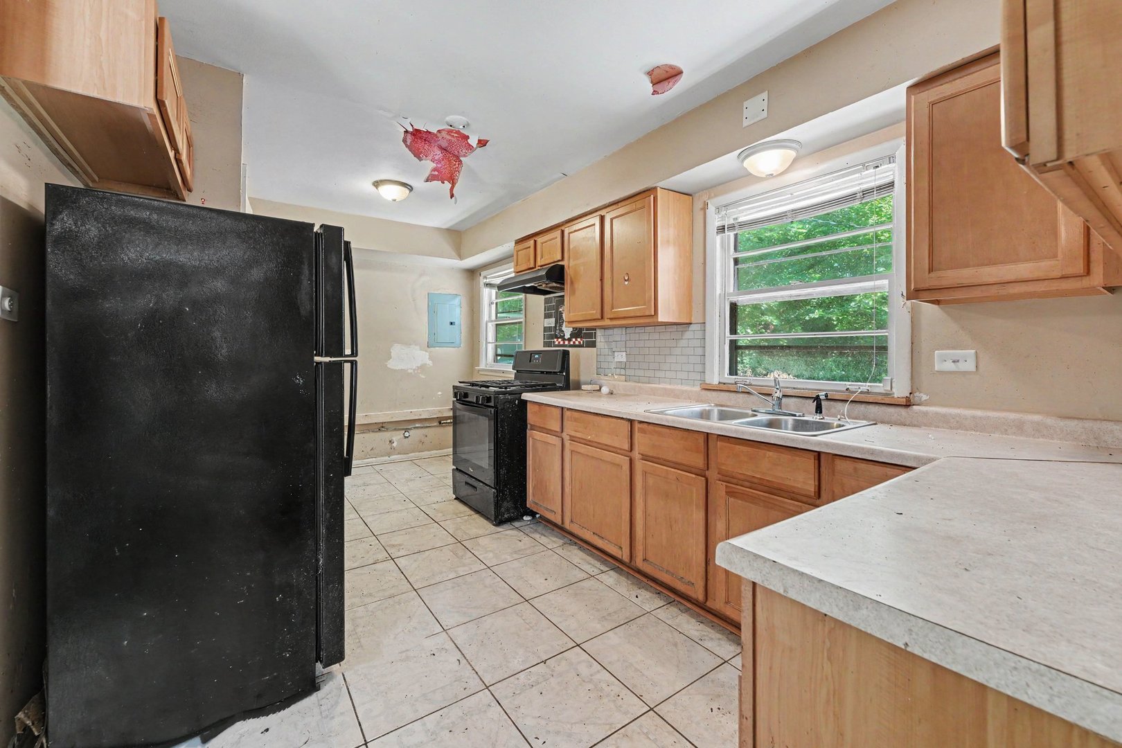 14827 State Street Property Photo 8
