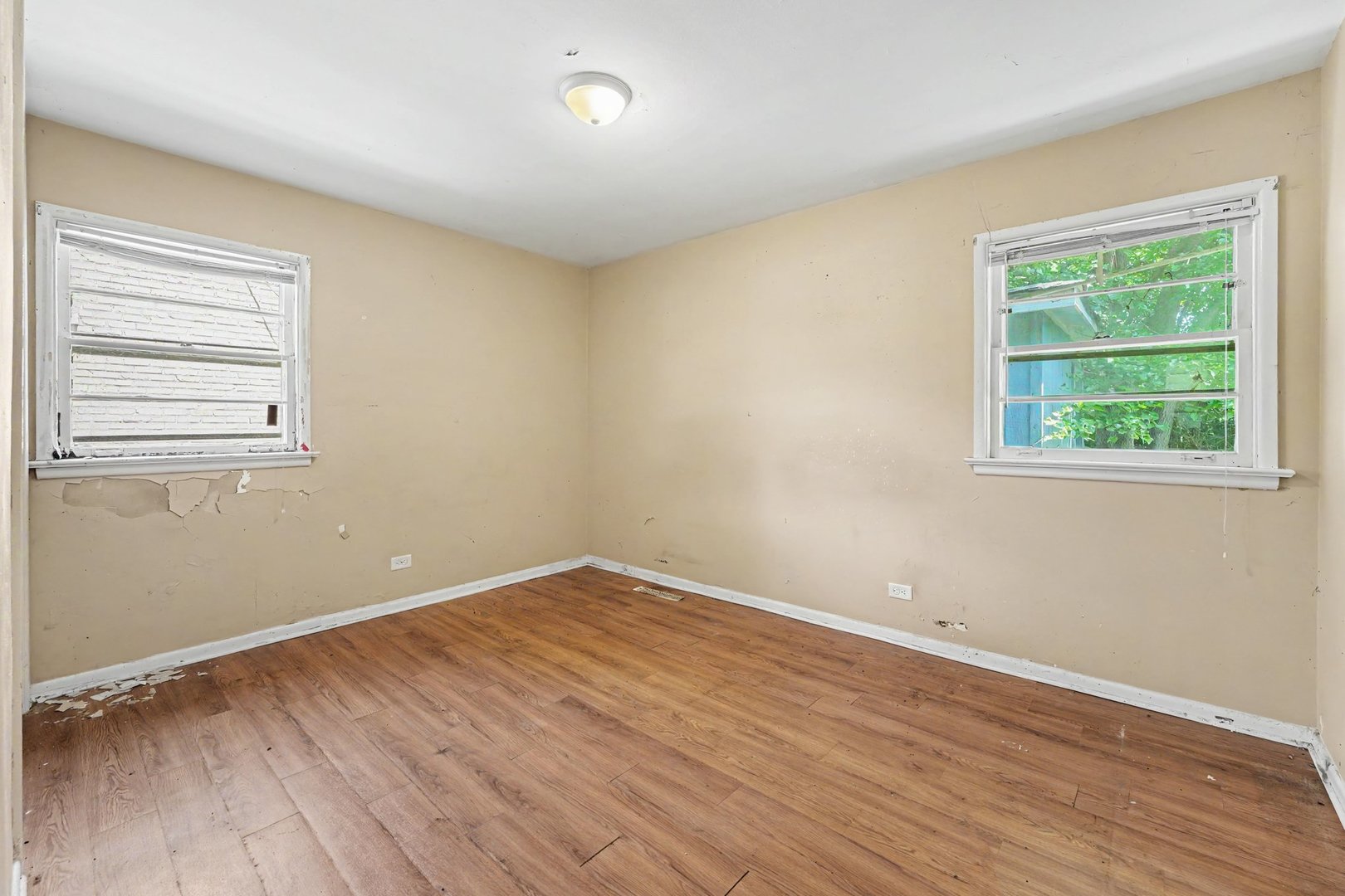 14827 State Street Property Photo 11