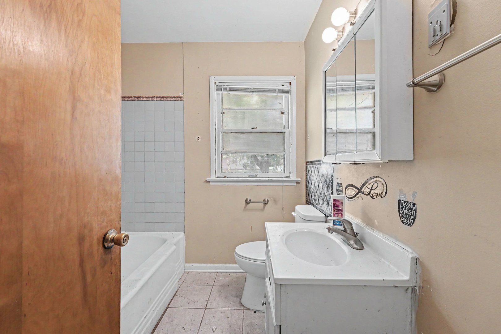 14827 State Street Property Photo 12