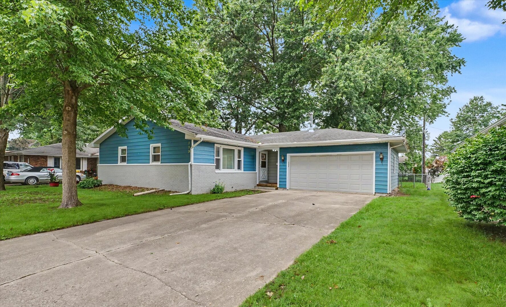 709 Mikel Drive Property Photo 2
