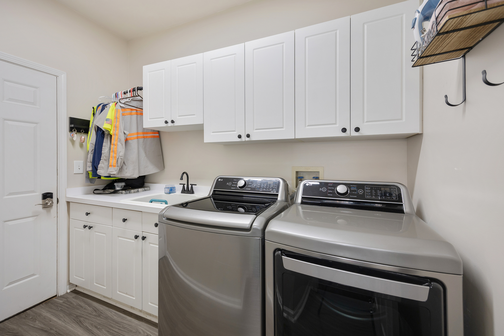 6290 Murifield Drive Property Photo 15