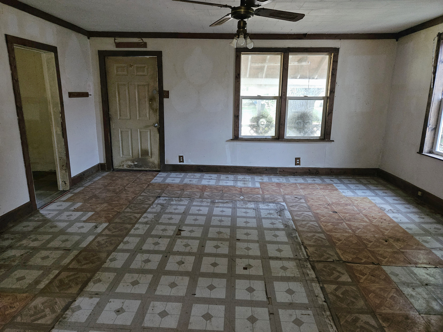 501 S Chicago Property Photo 9