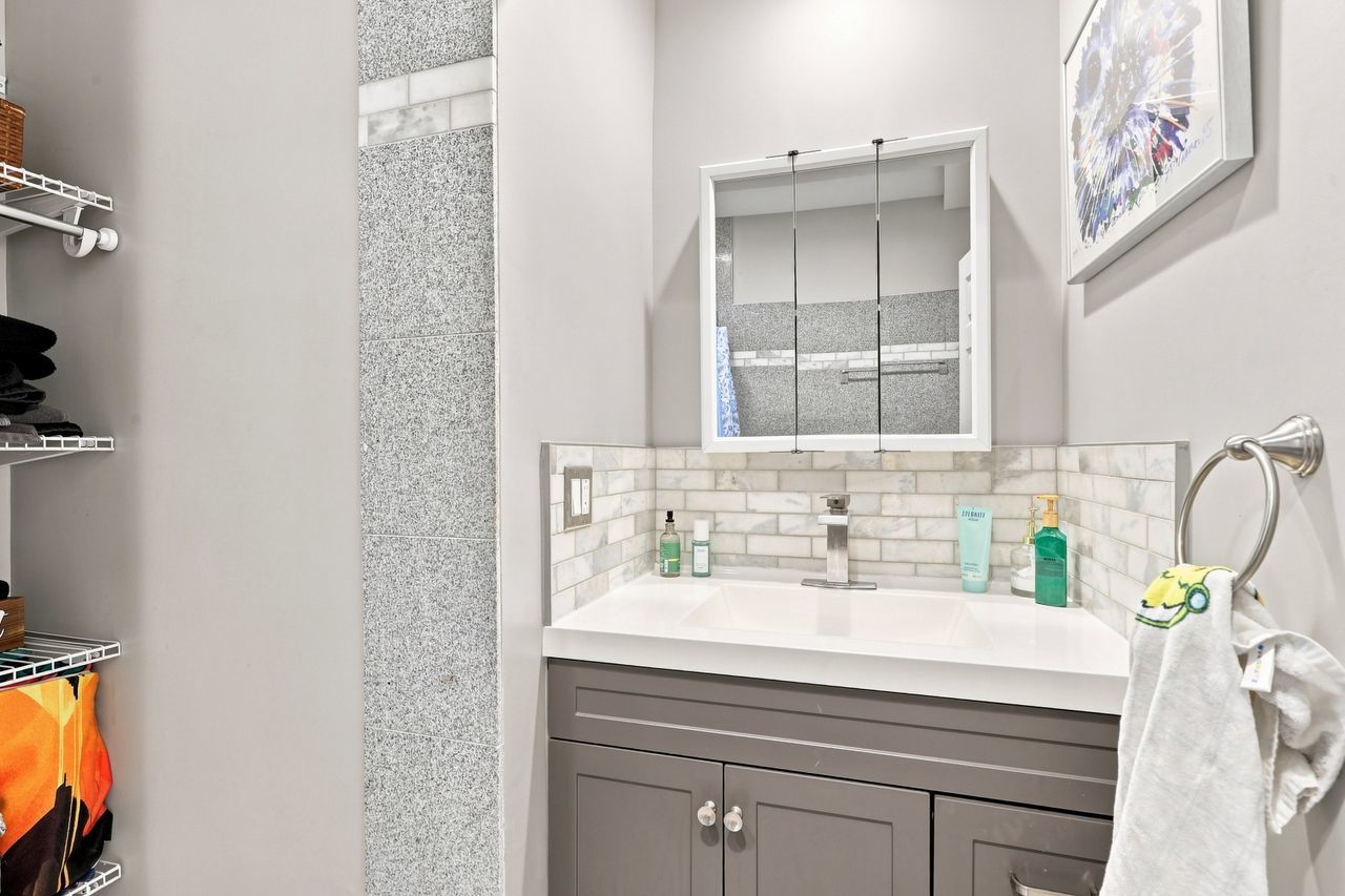 4937 N Bell Avenue Property Photo 15