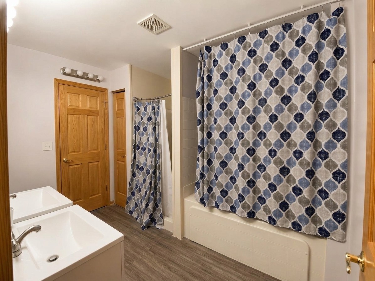 8416 Redbud Court Property Photo 5